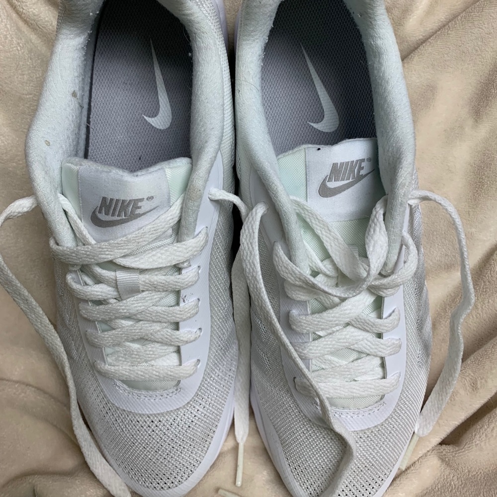 Nike women’s sneakers